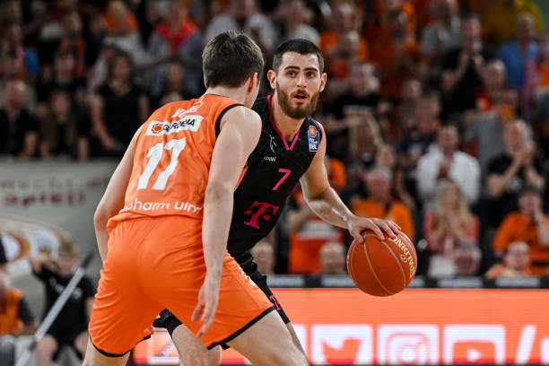 小将却将球 小将却将球